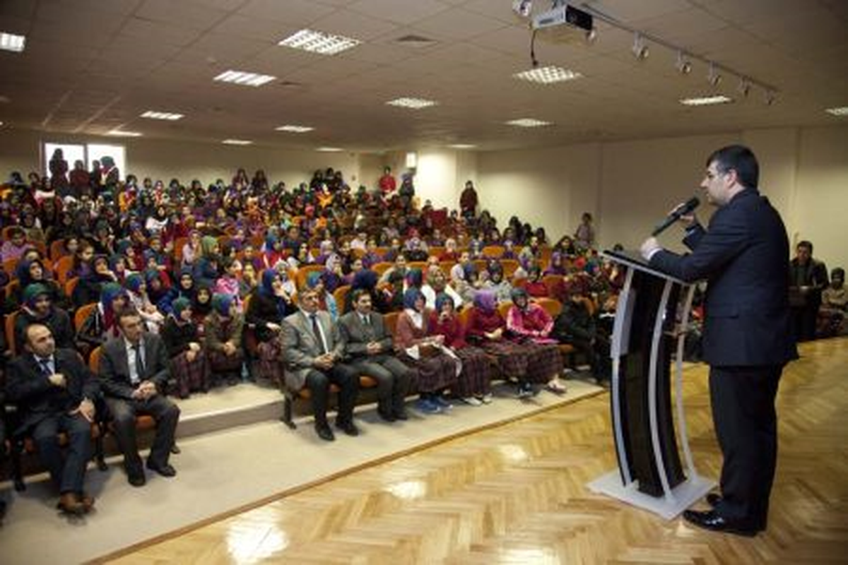 Başkan Keskin Tecrübelerini Öğrencilerle Paylaştı