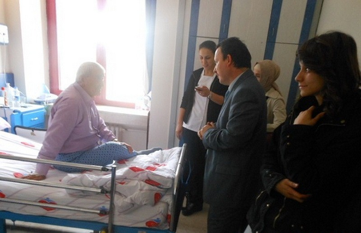 Çpl Öğretmen ve Öğrencileri Hastane de Yatan Hastaları Ziyaret Ettiler