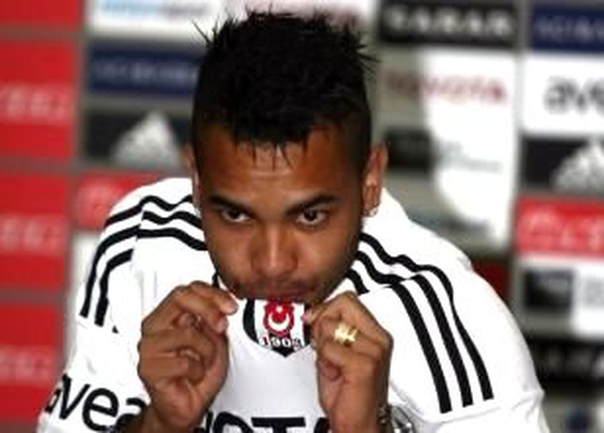 Dentinho İmzayı Atıyor