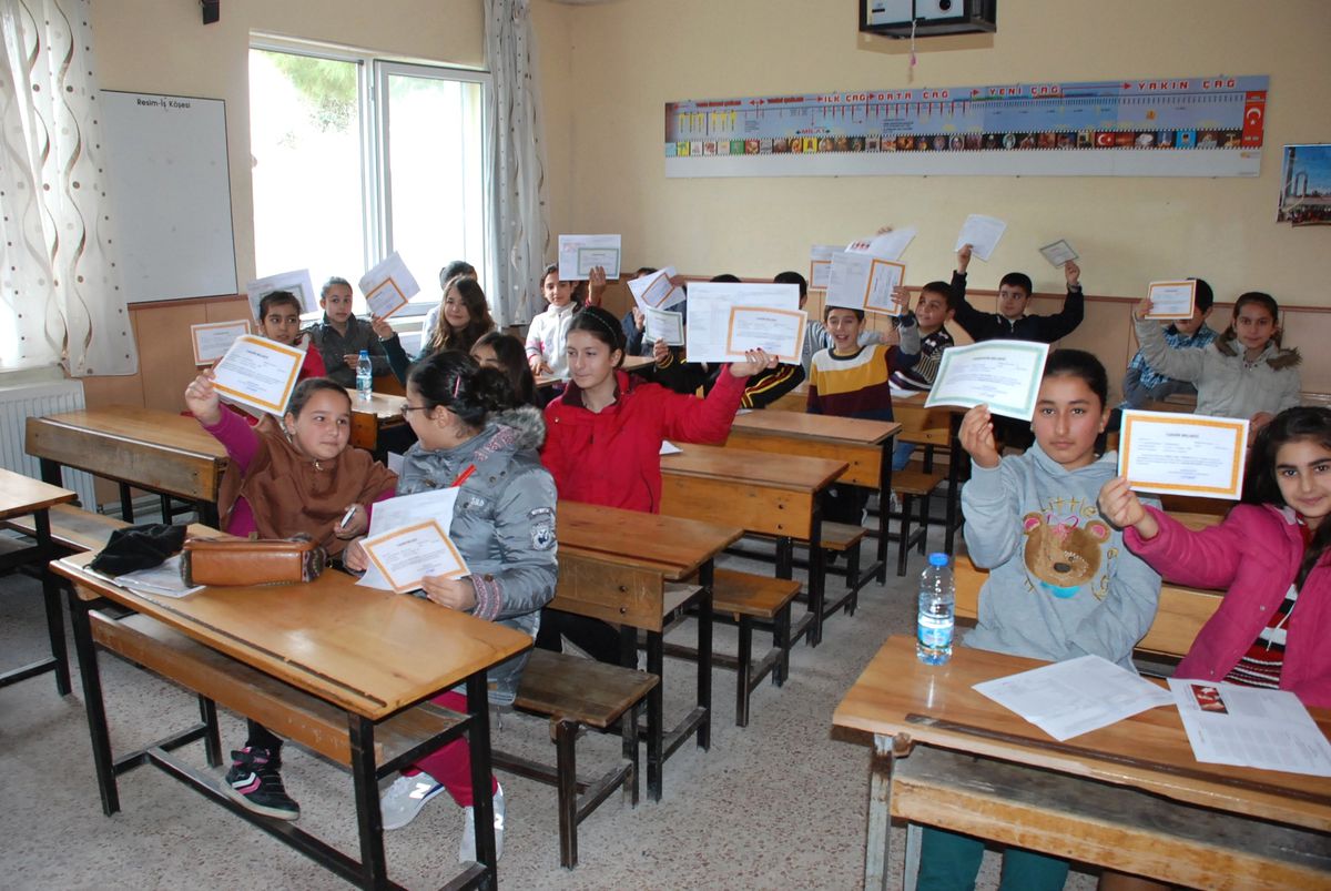 Didim\'de 9 Bin 873 Öğrenci Karne Aldı