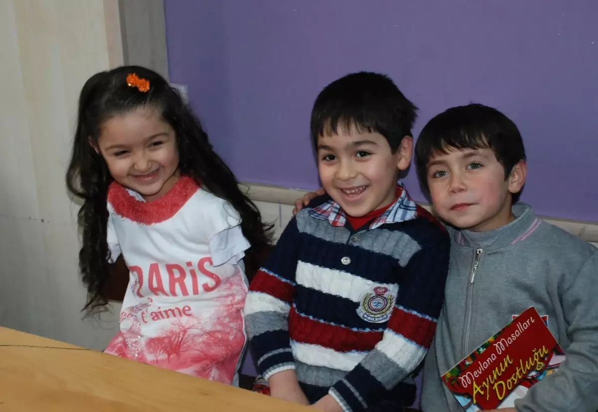 Doğuştan İki Kolu Olmayan Nisanur, Karnesini Aldı