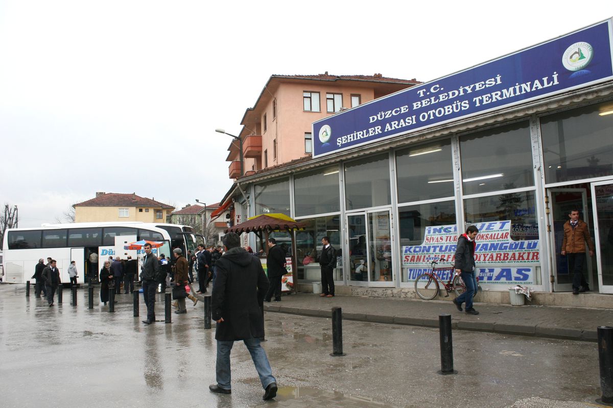 Düzce Otogarı\'nda Tatil Bereketi