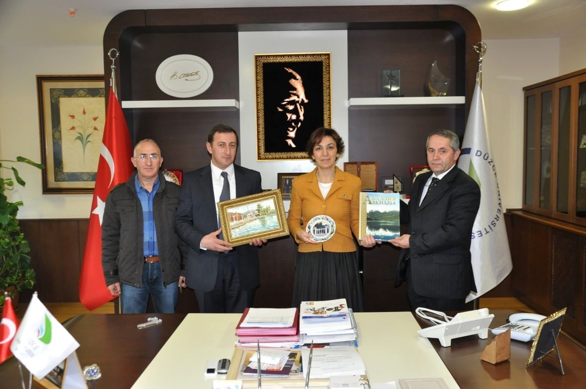 Düzce Üniversitesi\'ne Abhazya Cumhuriyeti Devlet Üniversitesi\'nden Öğretim Elemanı Desteği