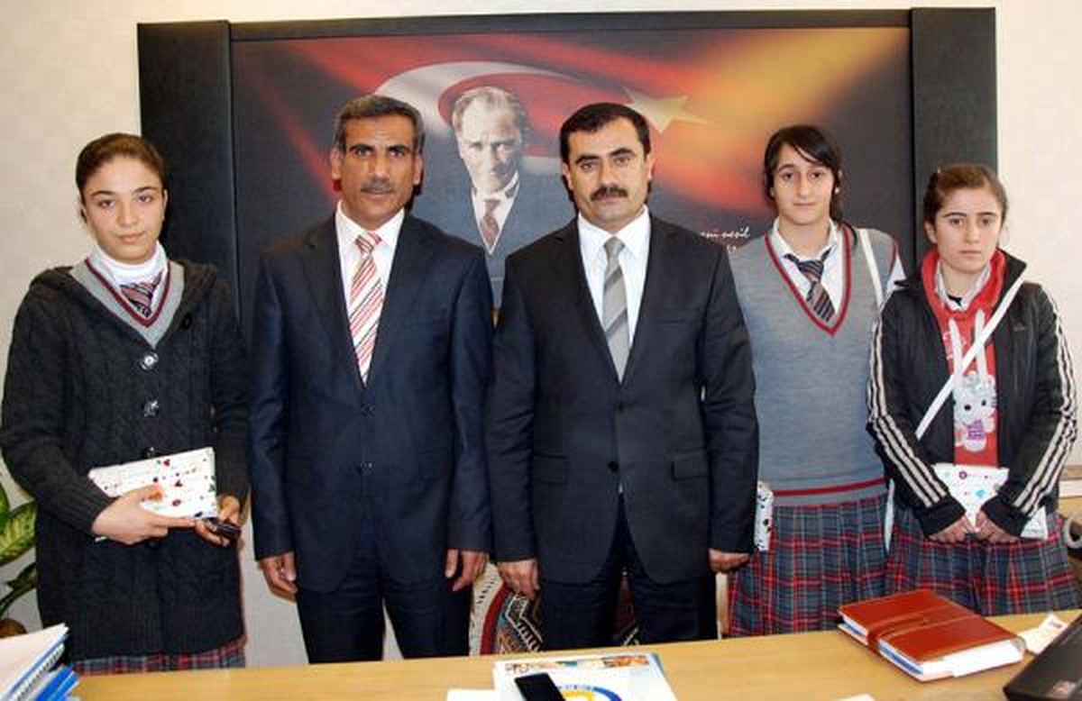 En Çok Kitap Okuyan Kız Öğrencilere Altın Ödülü