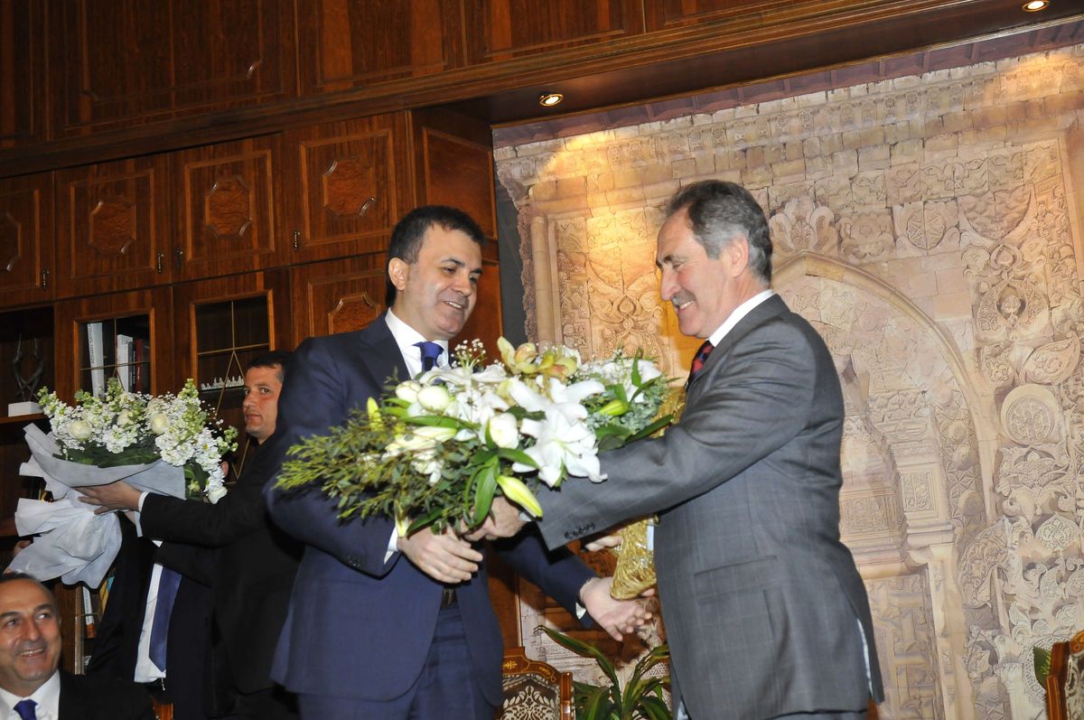 Ertuğrul Günay, Görevi Ömer Çelik\'e Devretti