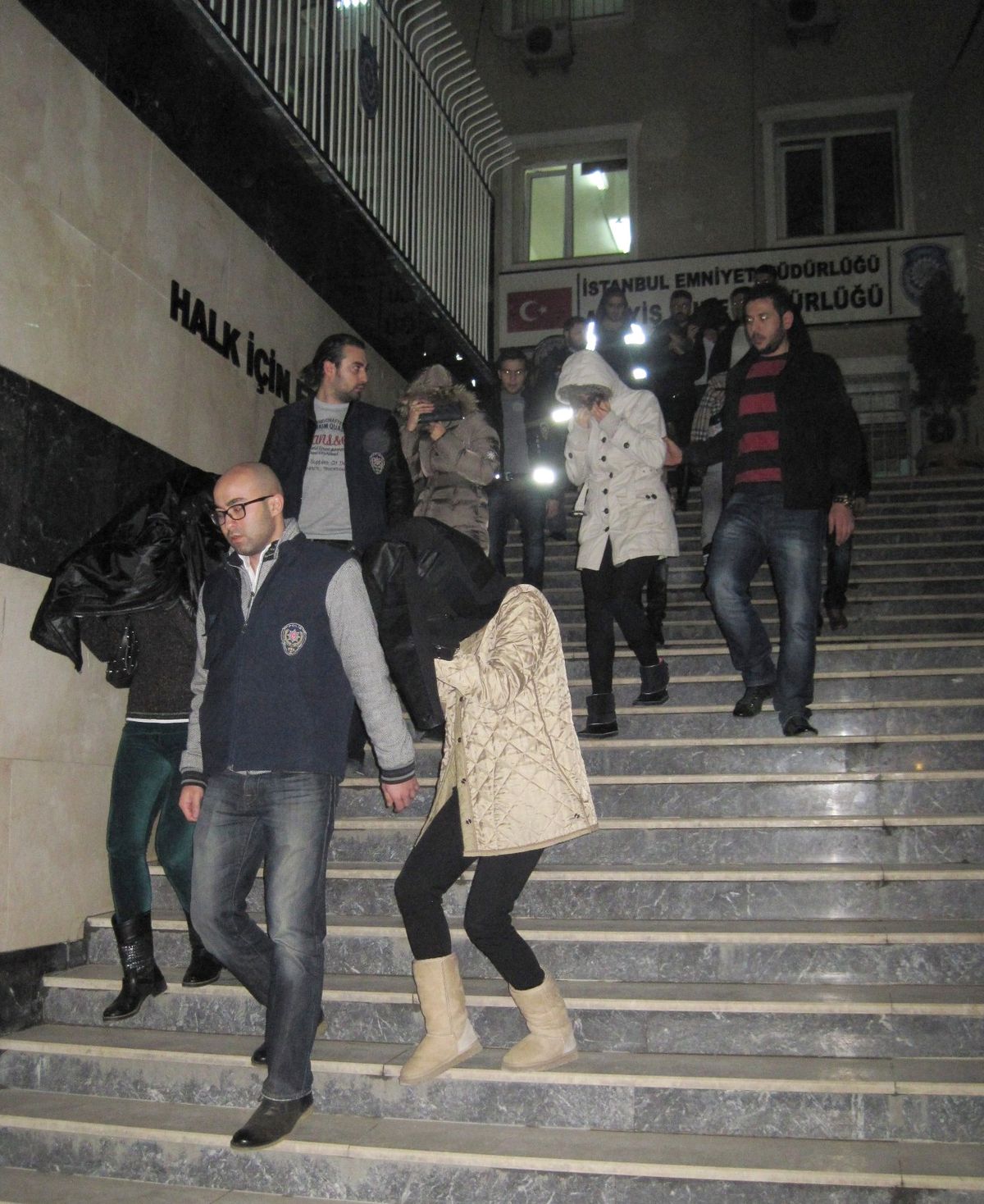 Etiler\'de Fuhuş Çetesine Polis Baskını: 29 Gözaltı