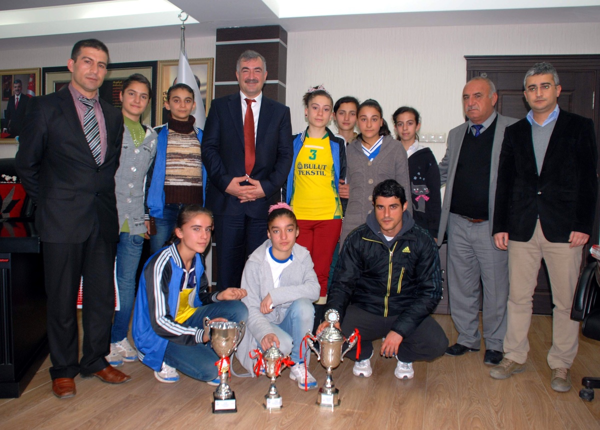 İl Birincisi Sporculardan Belediye Başkanına Ziyaret