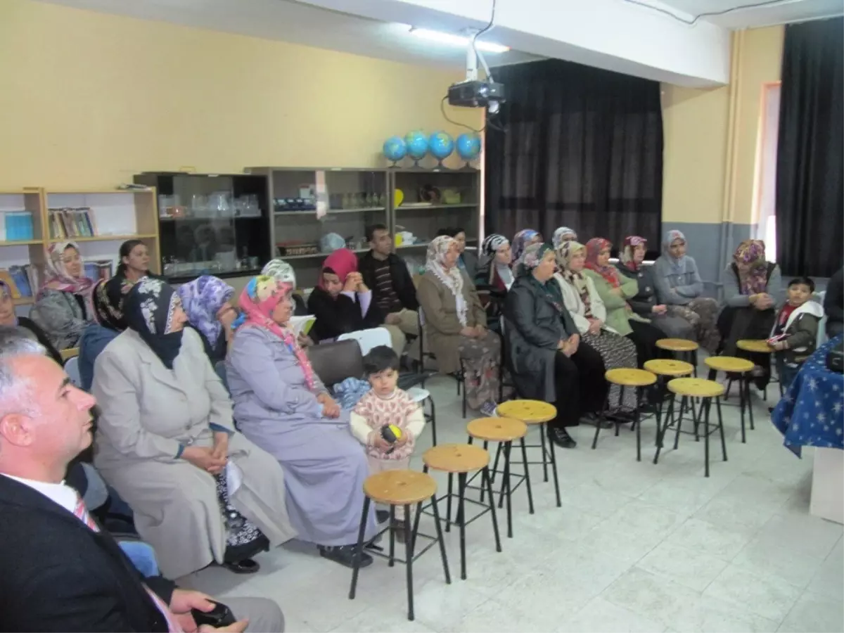 İzmir\'de Aile ve Sosyal Eğitim Programı Düzenlendi