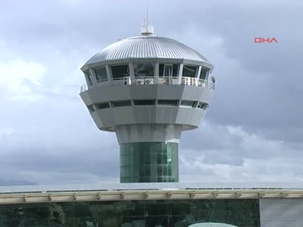Uçağa Havada Yıldırım İsabet Etti