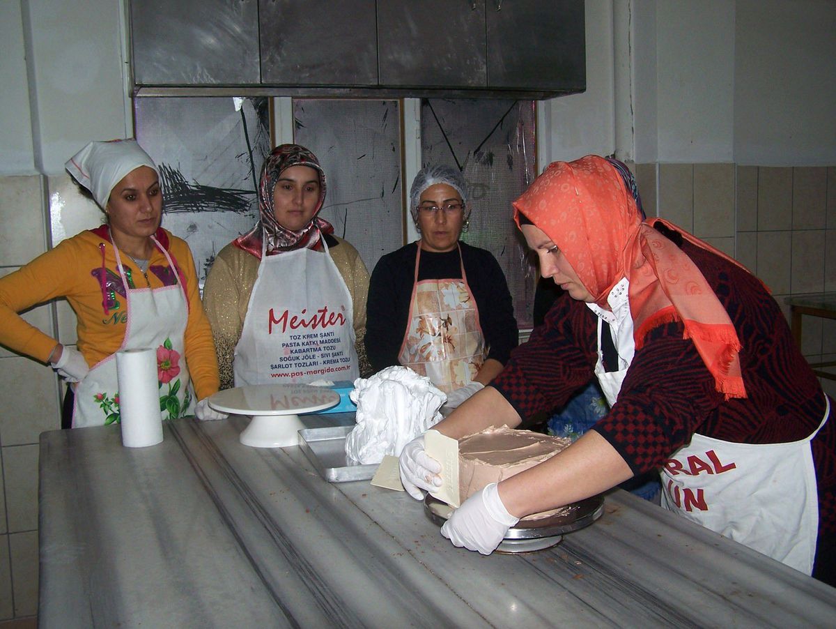 Korkuteli Hem\'den Yaş Pasta Yapımı Kursu