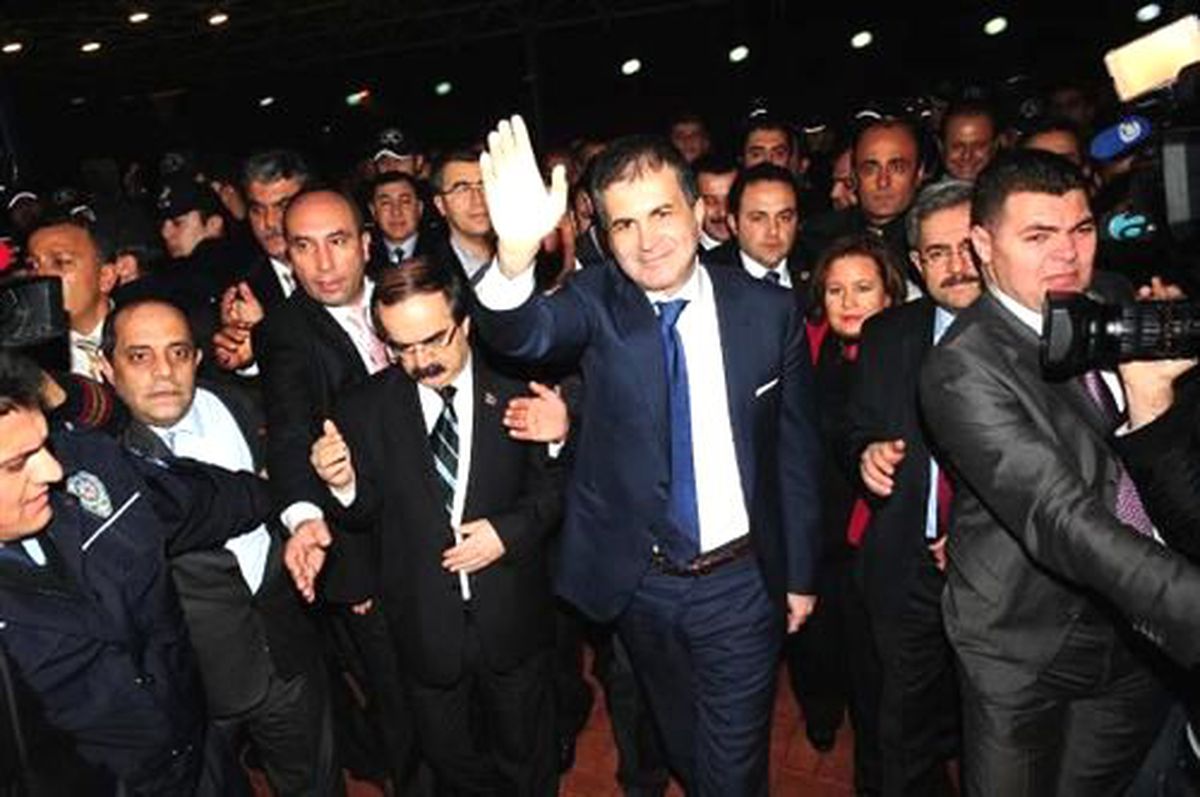 Ömer Çelik Memleketi Adana\'da