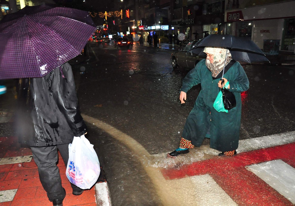 Meteoroloji\'nden \'Kuvvetli Yağış\' Uyarısı
