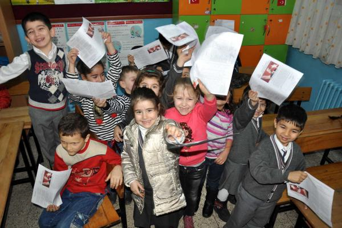 Öğrencilerin Karne Sevinci