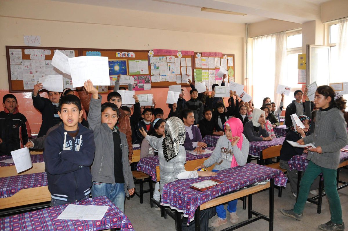 Şanlıurfa\'da Karne Dağıtımı