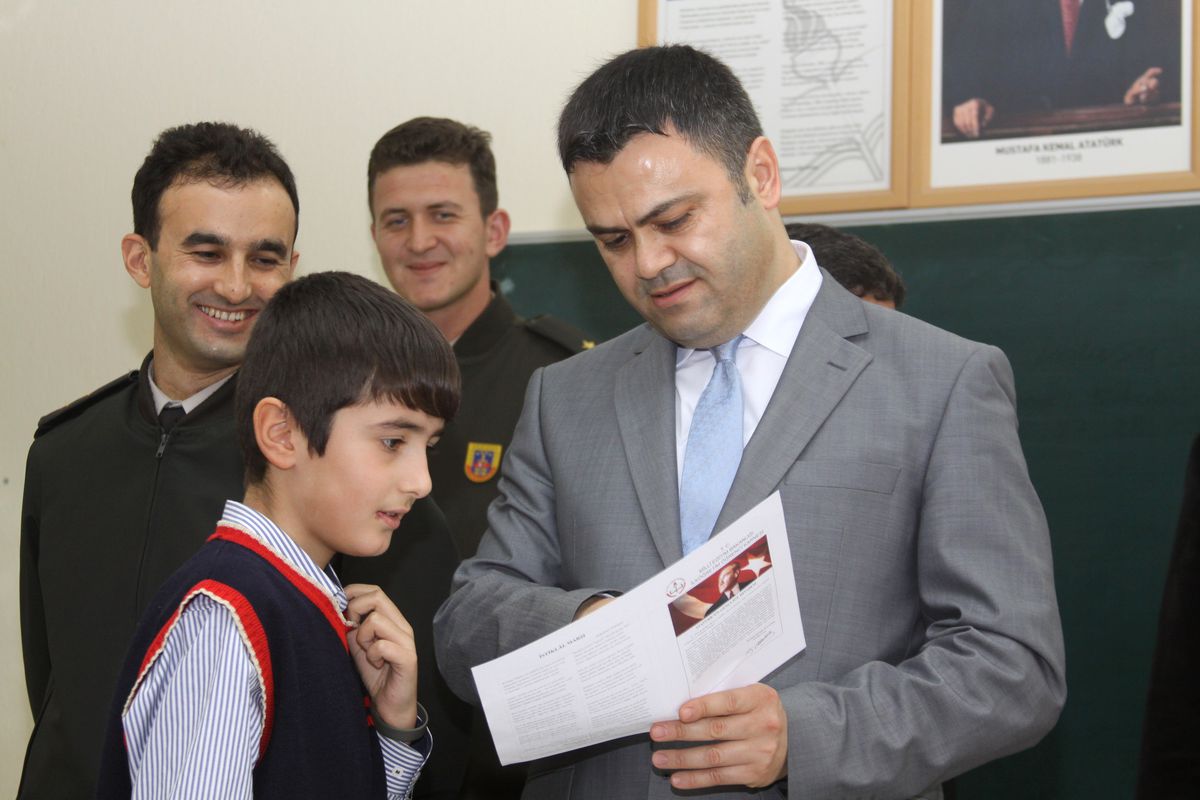 Saruhanlı'da 8 Bin Öğrenci Karne Aldı