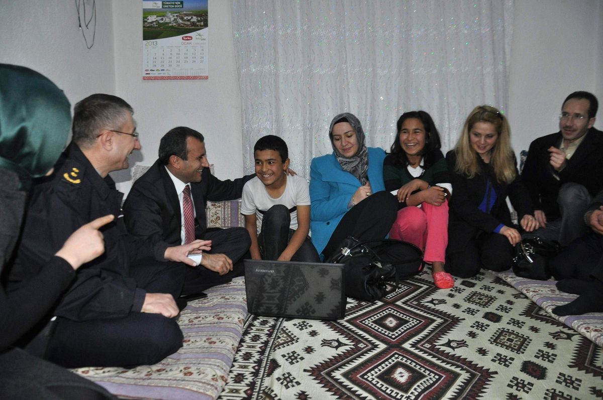 Seydişehir\'de Karne Öncesi Yetim ve Öksüz Çocuklar Mutlu Oldu