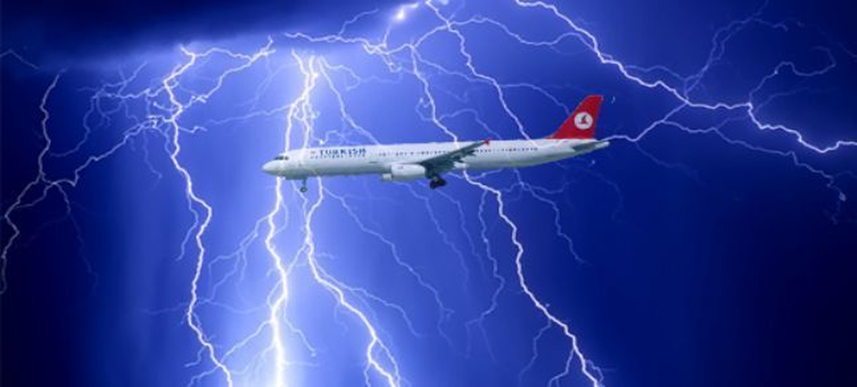 THY Uçağına Yıldırım İsabet Etti