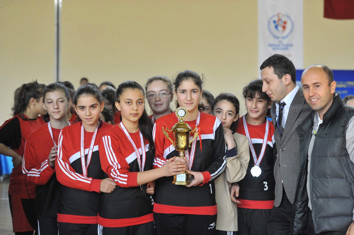 Ortaokullar Arası Hentbol Maçında Bir İlk
