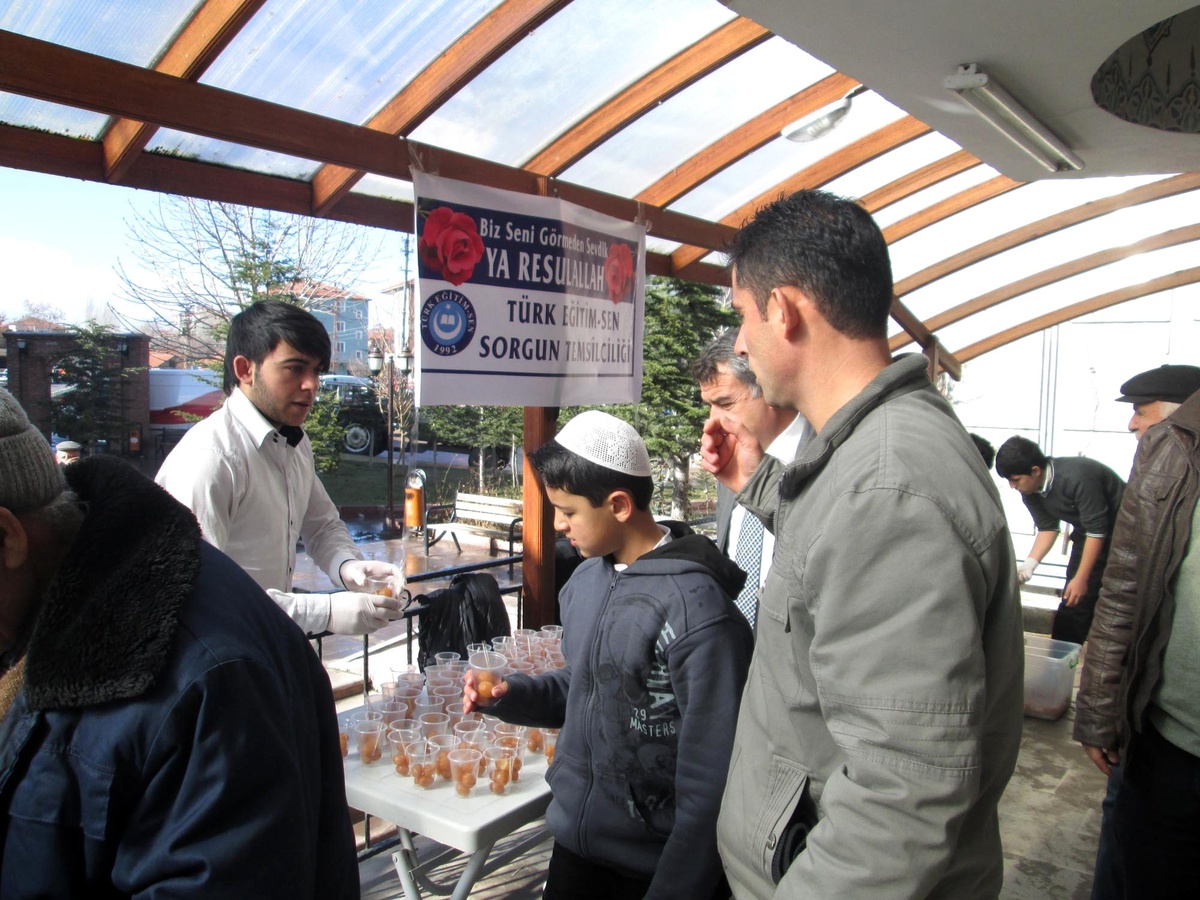 Türk Eğitim Sen Sorgun Temsilciliği Lokma Tatlısı Dağıttı