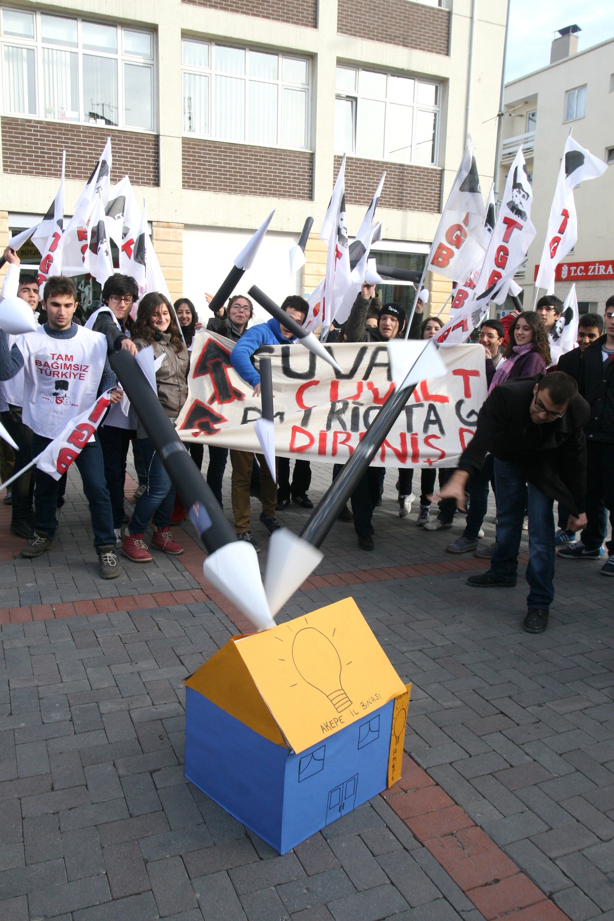 Türkiye Gençlik Birliği Üyeleriden Patriot Eylemi