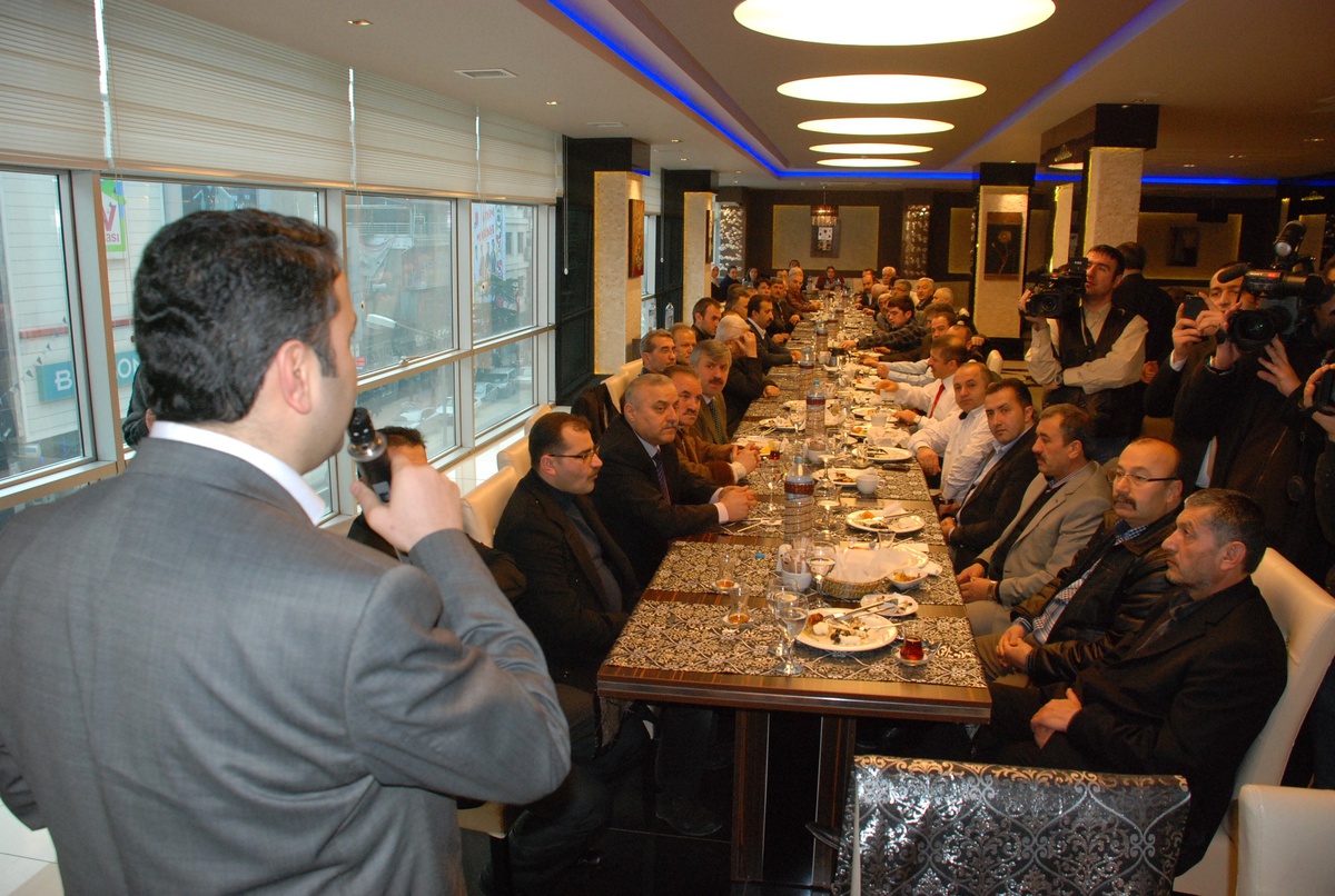 AK Parti\'ye Gönül Verenler Kahvaltıda Buluştu