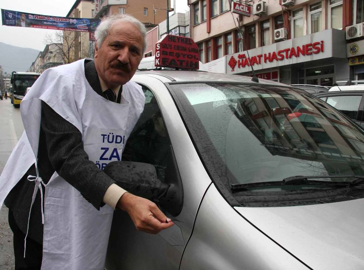 Akaryakıt Zammına Siyah Kurdeleli Protesto