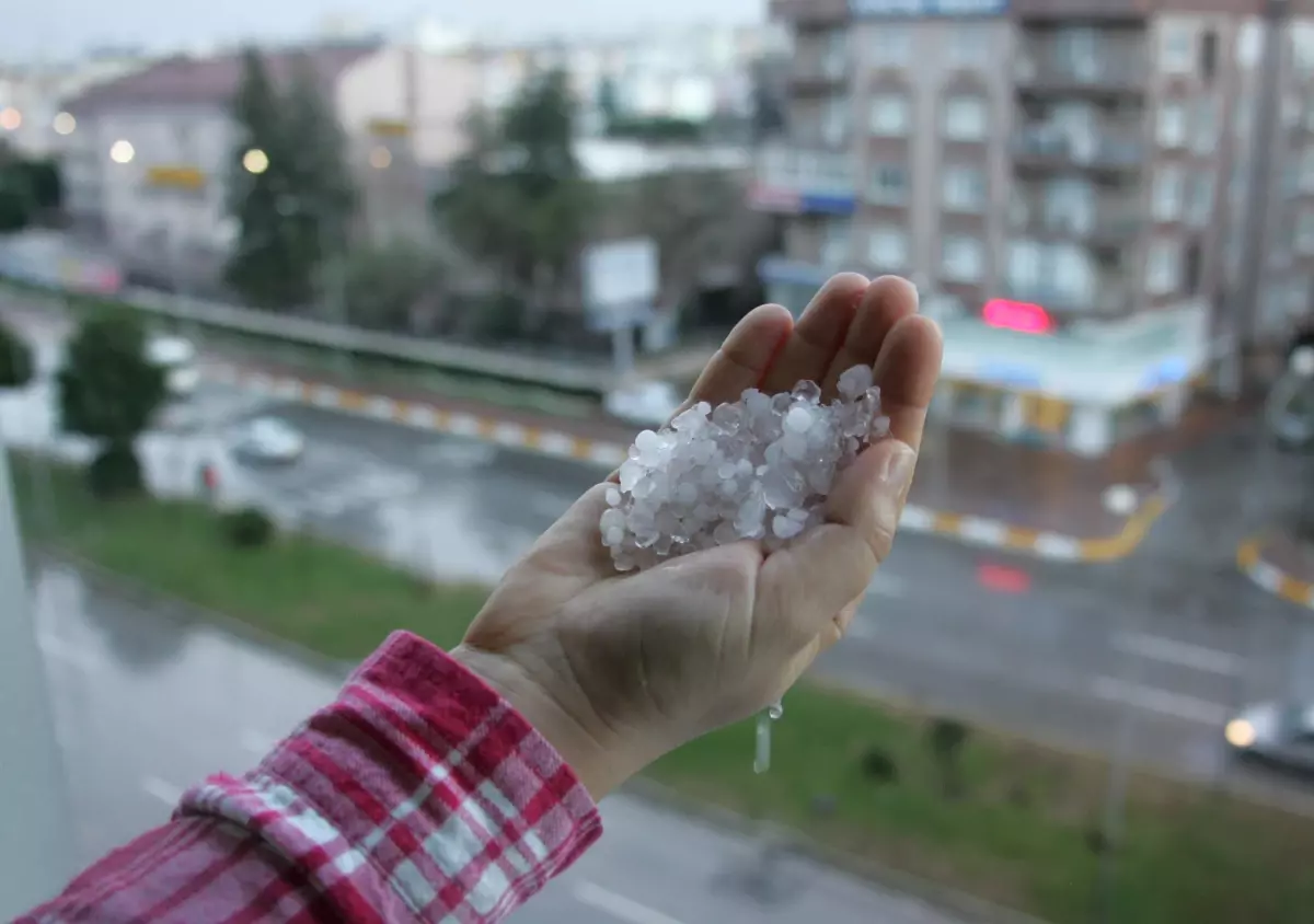 Antalya\'da Aniden Bastıran Dolu Şaşırttı