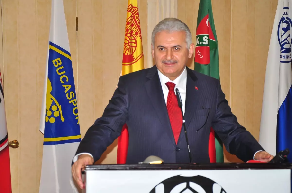 Bakan Yıldırım: "İzmir\'i Süper Lig\'de Görmek İstiyoruz"