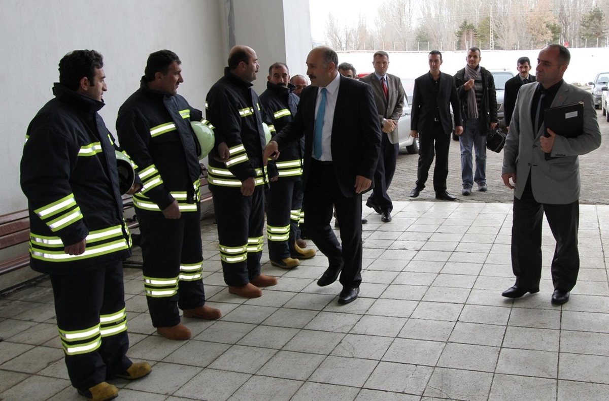 Belediye Başkanı Polat, İtfaiye Müdürlüğü\'nde İncelemelerde Bulundu