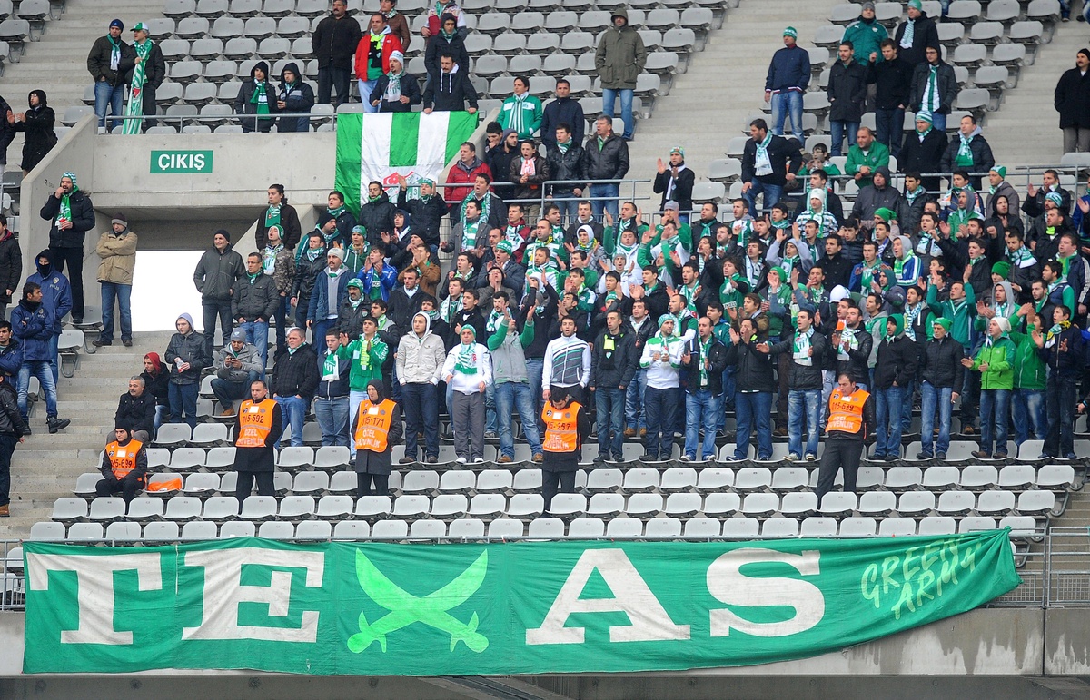 Bursasporlu Taraftarlardan Futbolculara Tepki