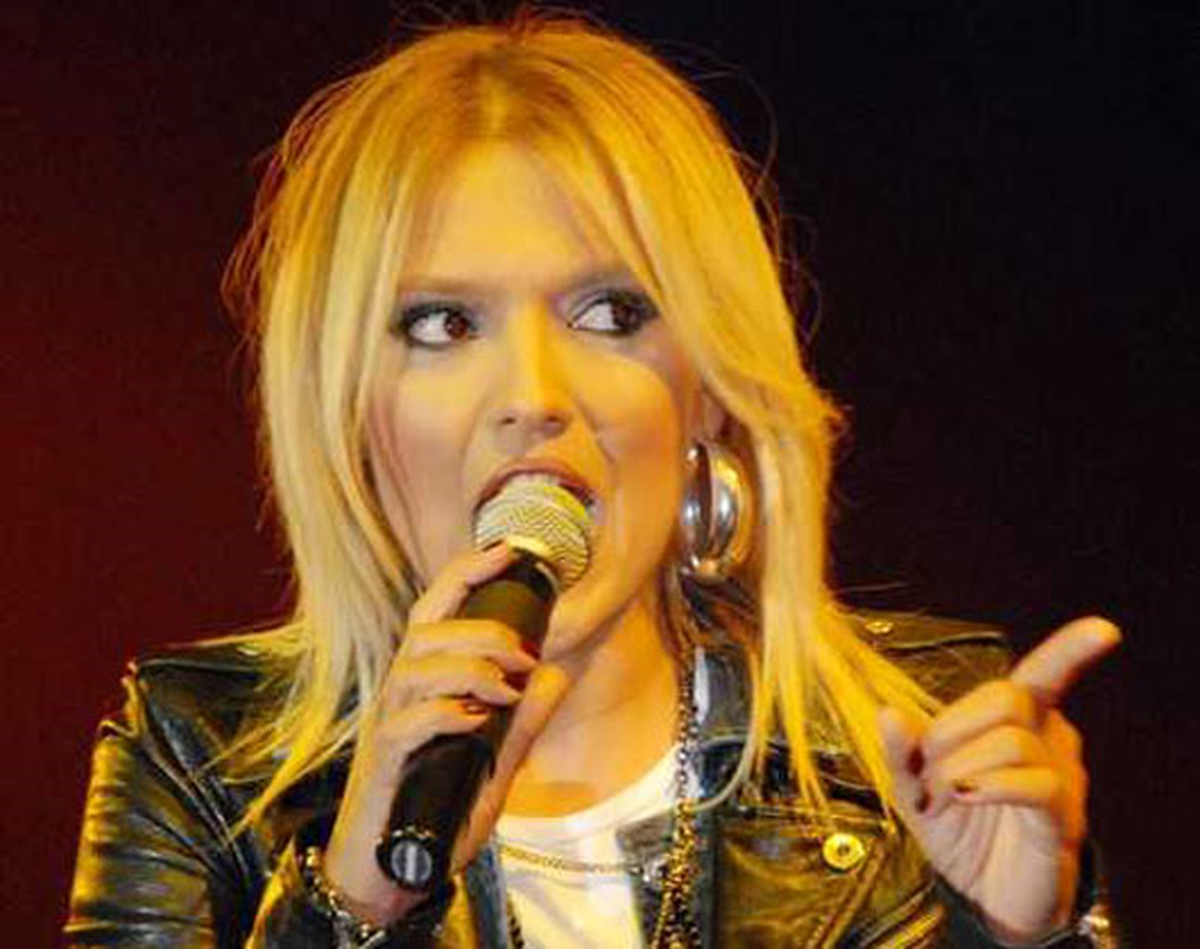 Demet\'ten Hadise\'ye Taş