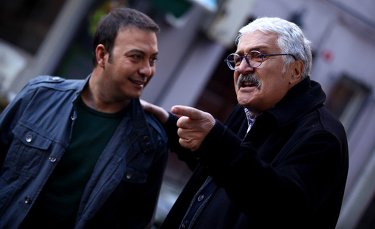 Dizinin Baba ve Oğlu Sakal Tıraşı Yaptı!