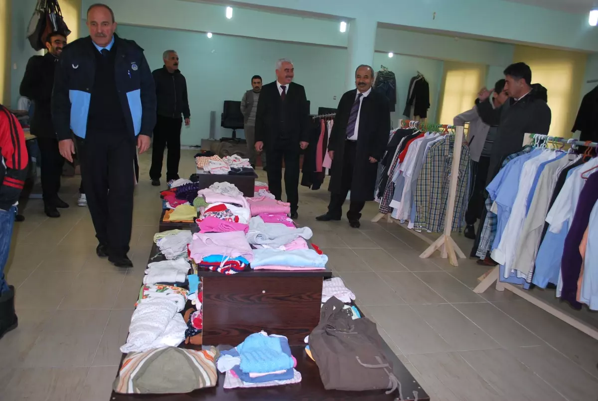 Güroymak Belediyesi 'Giysi Bank'ı Hizmete Açtı