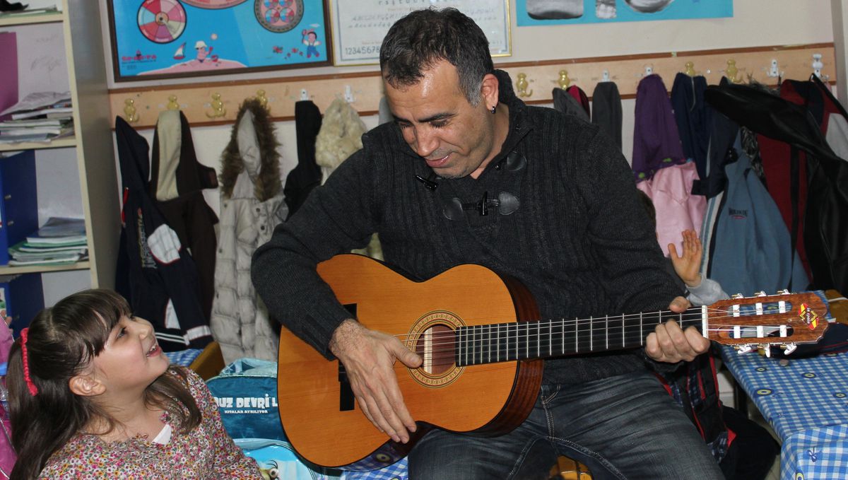 Haluk Levent Alaşehir\'de Duygusal Anlar Yaşadı