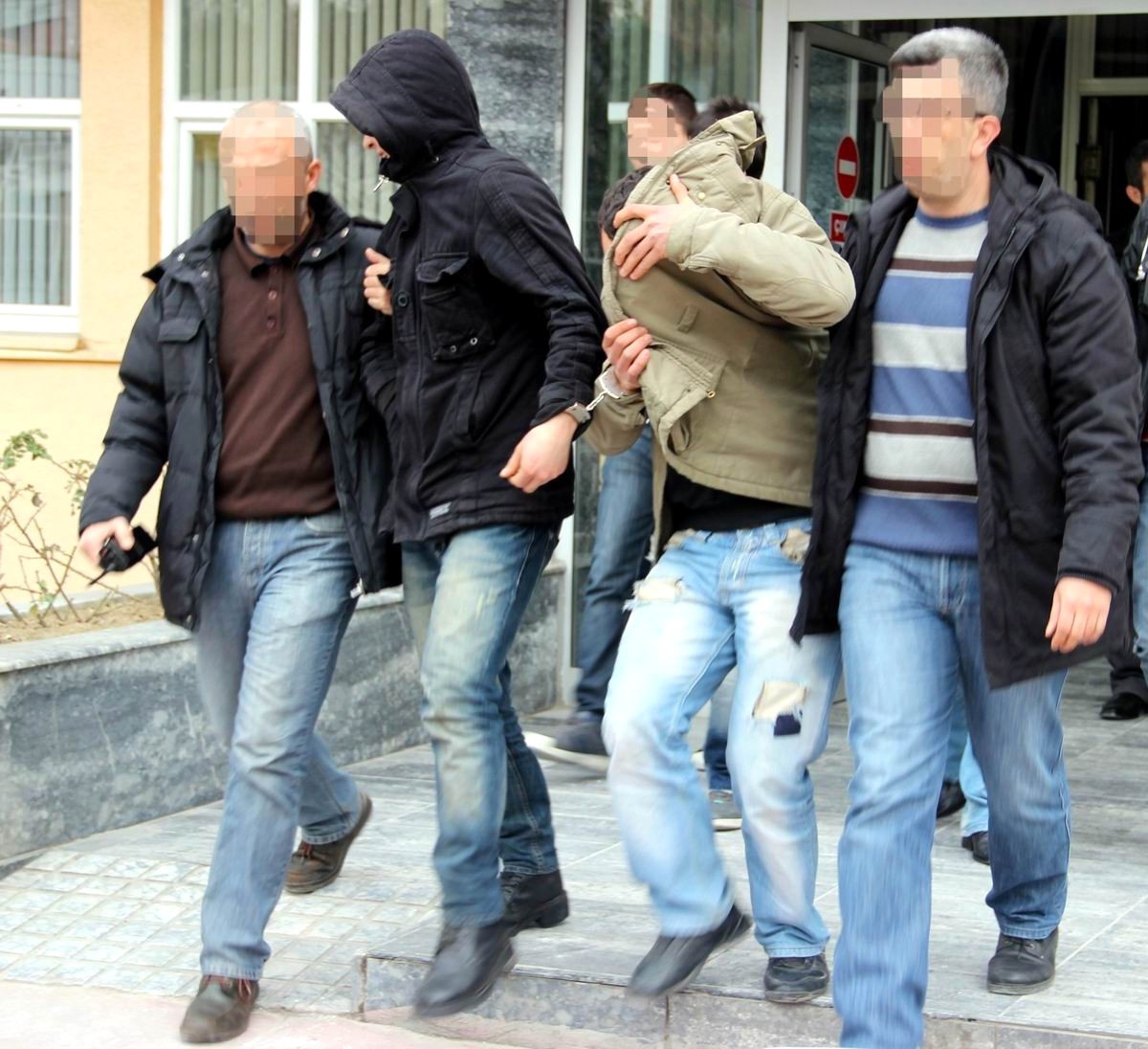 Hırsızlık Zanlısı 5 Genç, Adliyeye Sevk Edildi