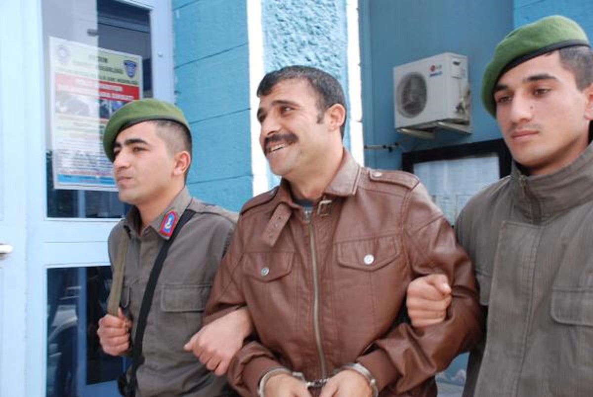 Jandarmanın Üzerine Pittbull Saldılar