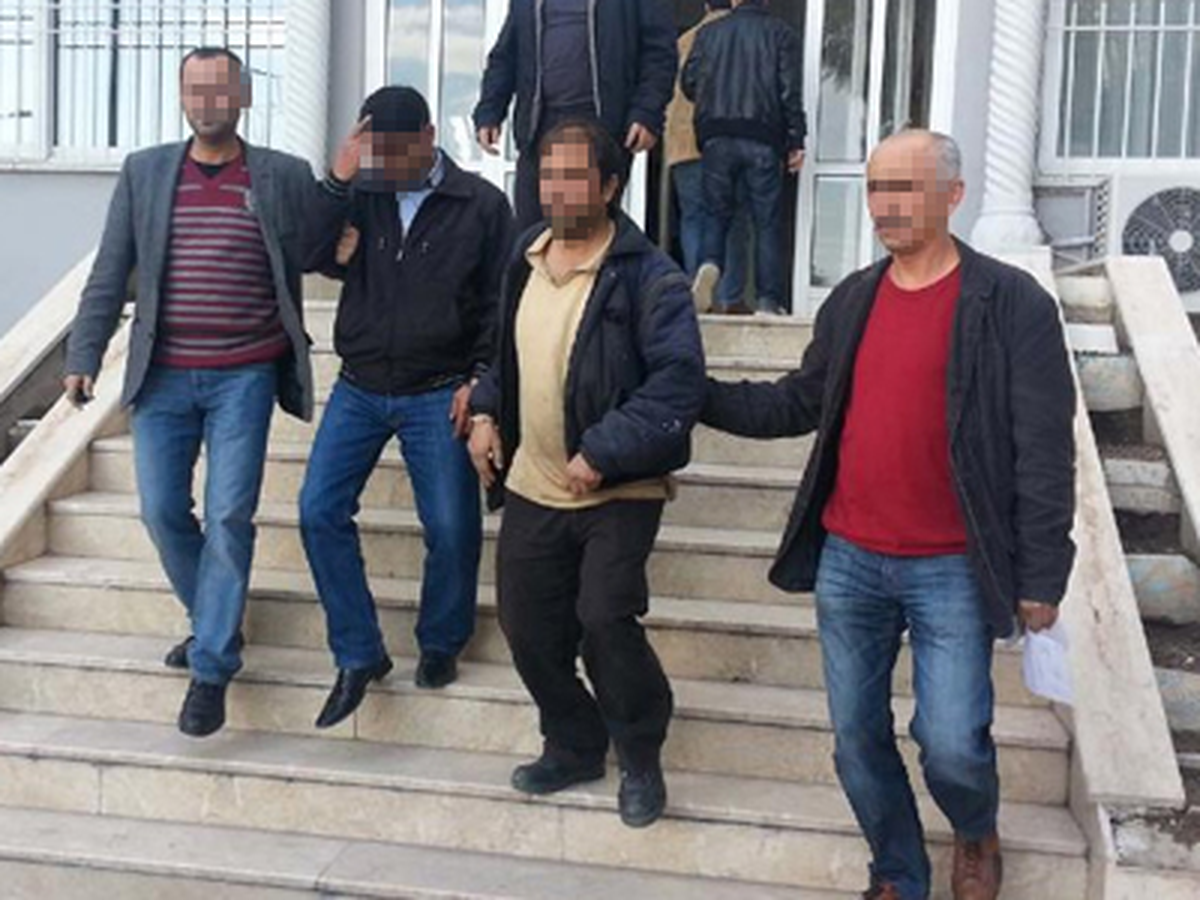 Kızına Esrar İçirip Erkeklere Pazarladı