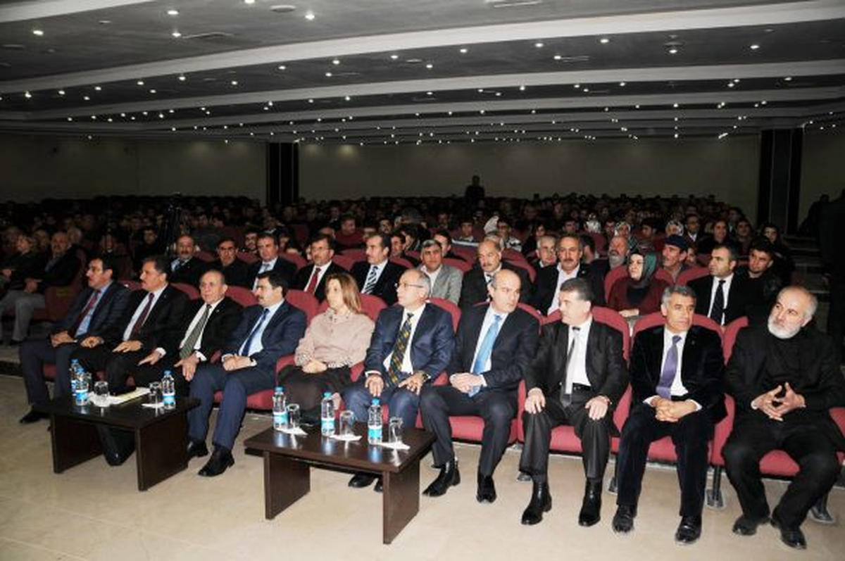 Konferansa Yoğun İlgi