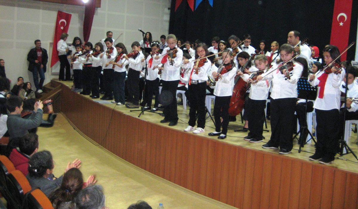 Kursiyerlerden Müzik Dinletisi