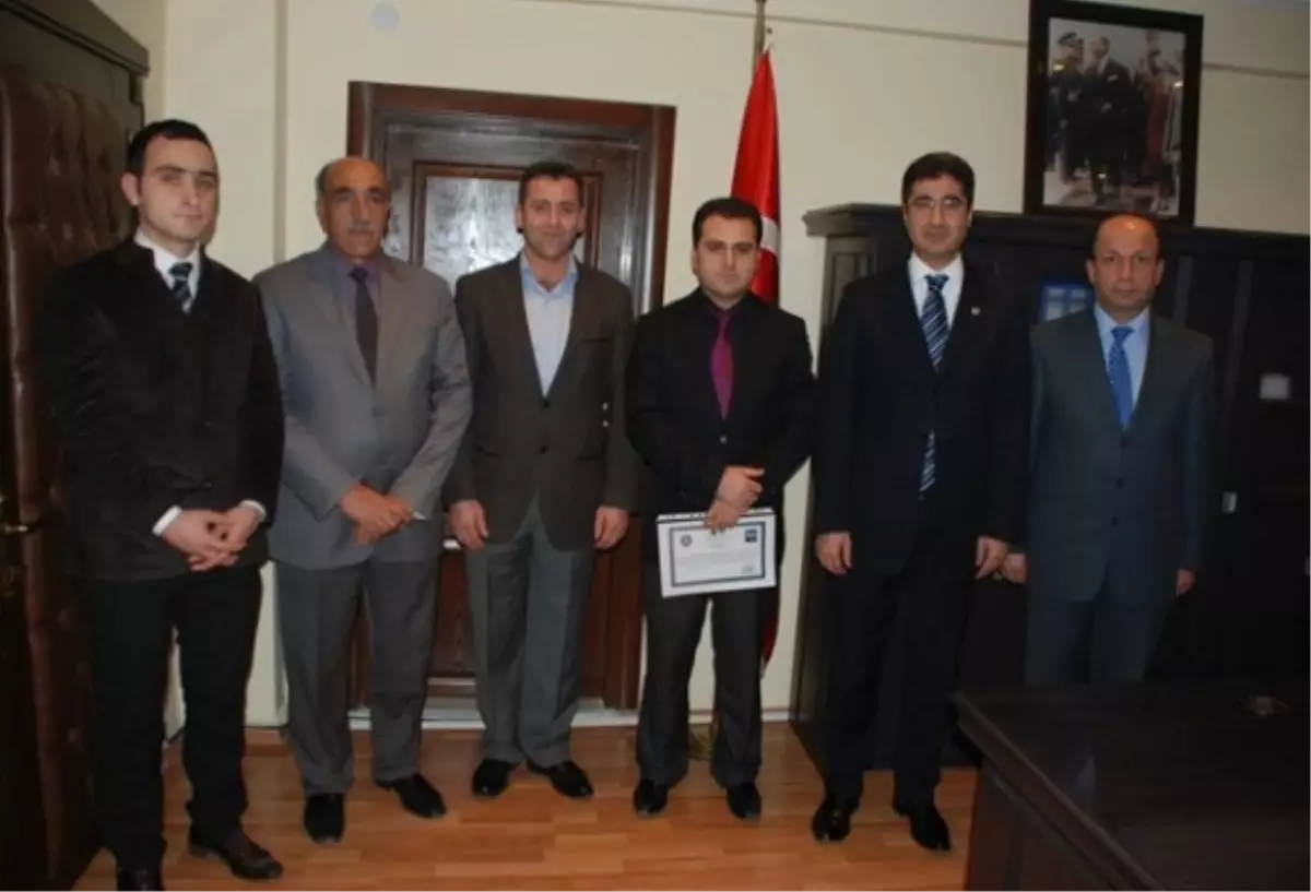 Lice Kaymakamı Özbek'ten Personellere Başarı Belgesi
