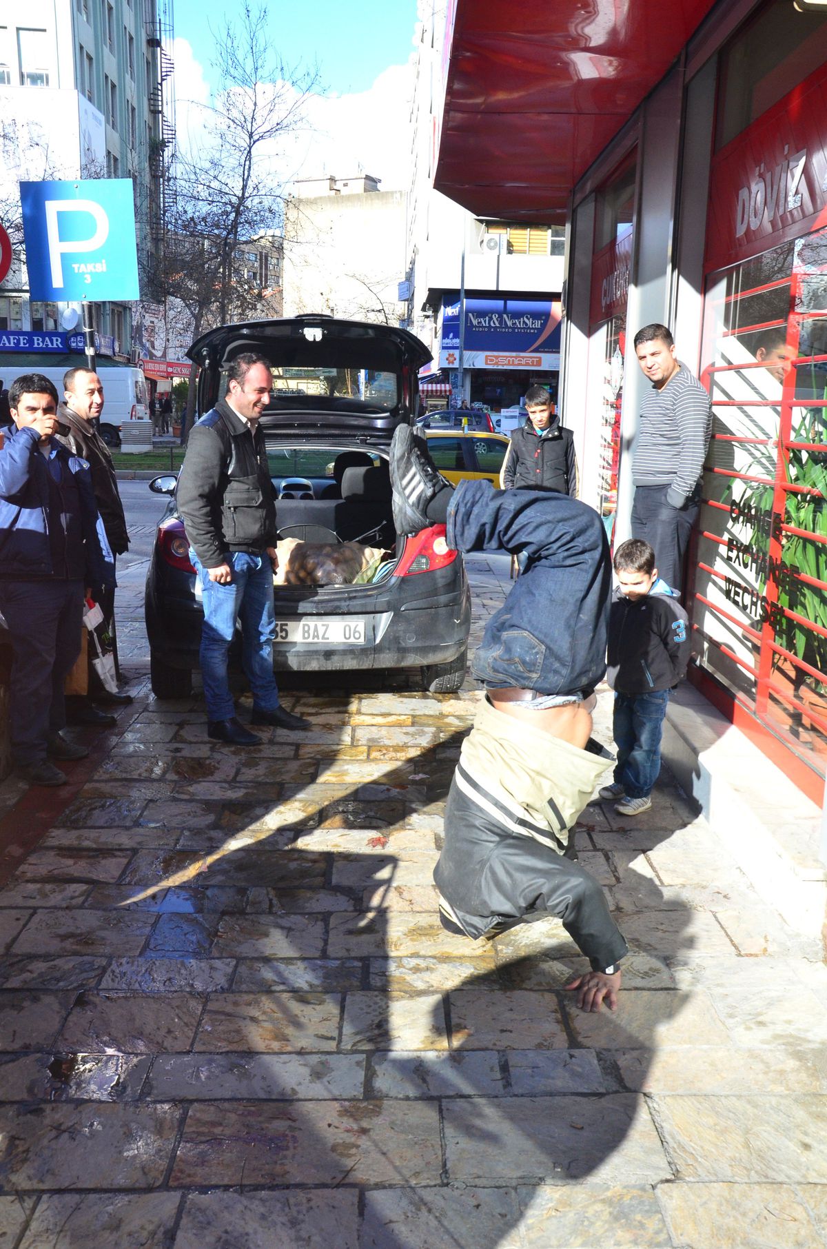 Madde Bağımlısı Gencin Hayran Bırakan Dansı