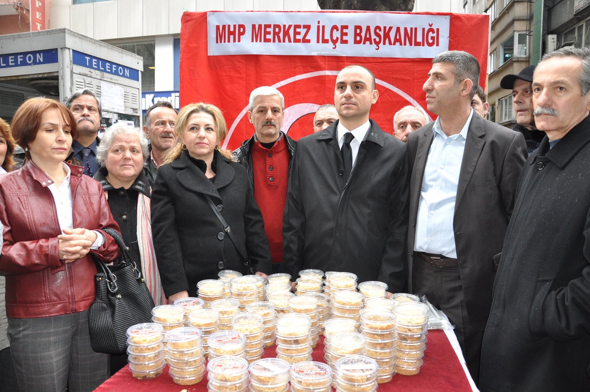 Mhp, Kutlu Doğum Haftasında Helva Vatandaşa Helva Dağıttı