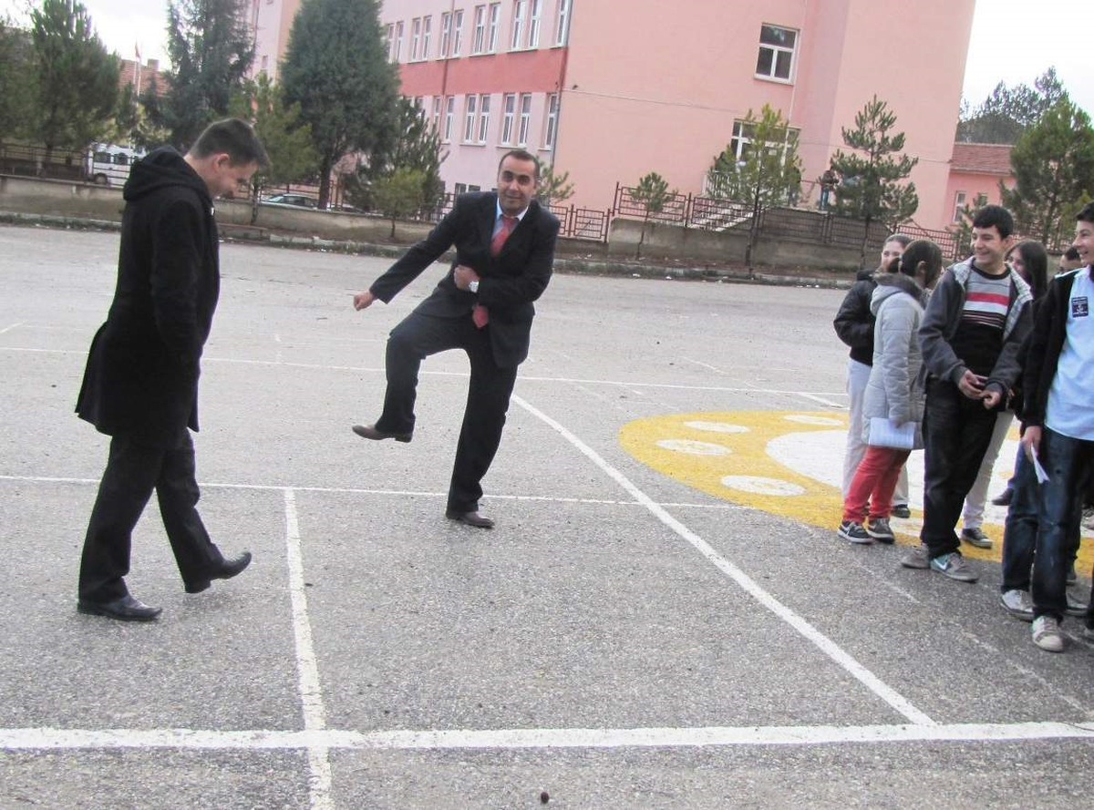 Öğretmenden Gangnam Style Dansı