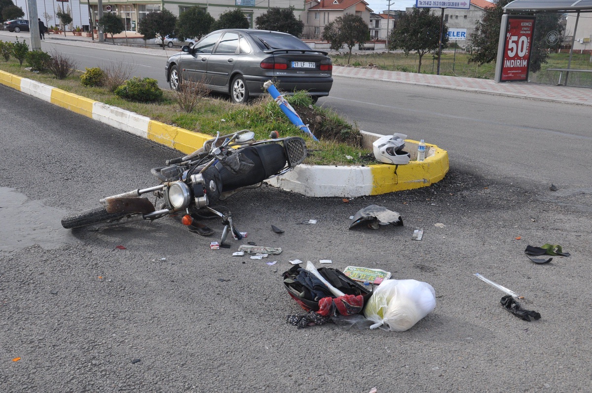 Otomobil ile Motosiklet Çarpıştı: 2 Yaralı