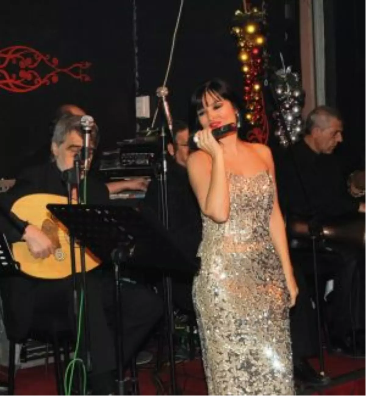 Oya Aksoy Sevenleri Ckm\'de Buluşturacak