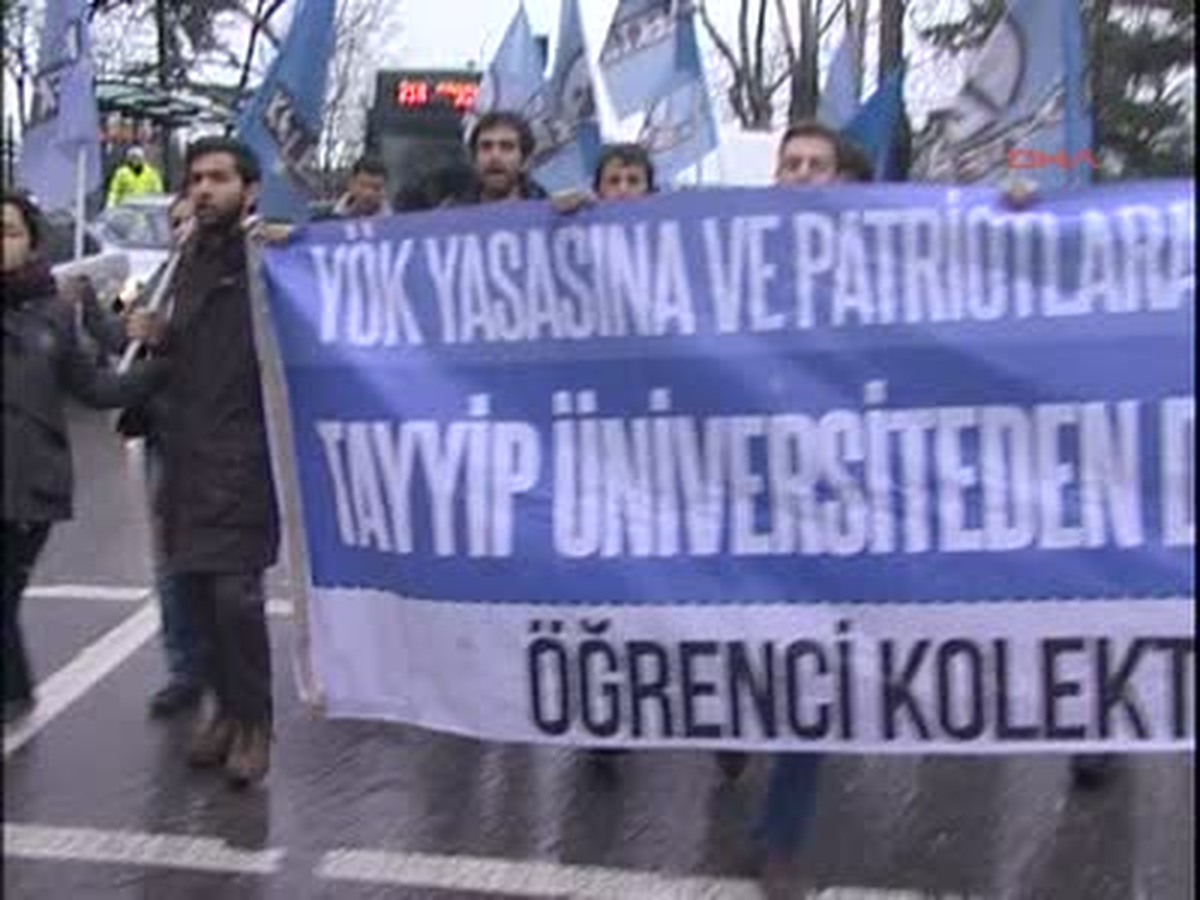 Protestocu Grup Gözaltına Alındı Protestocu Grup Gözaltına Alındı