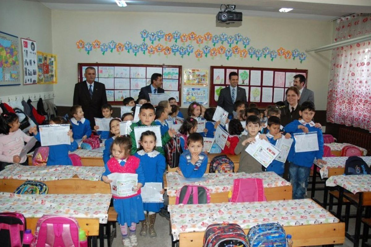 Sakarya\'nın Karasu İlçesinde 11 Bin 923 Öğrenci Karne Aldı