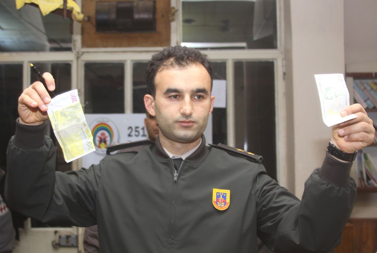 Saruhanlı\'da "Umutlar Çiçek Açsın" Toplantısı