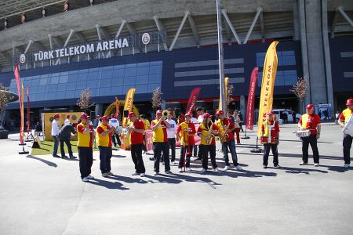 Taraftarları Sürpriz Hediyeler Bekliyor