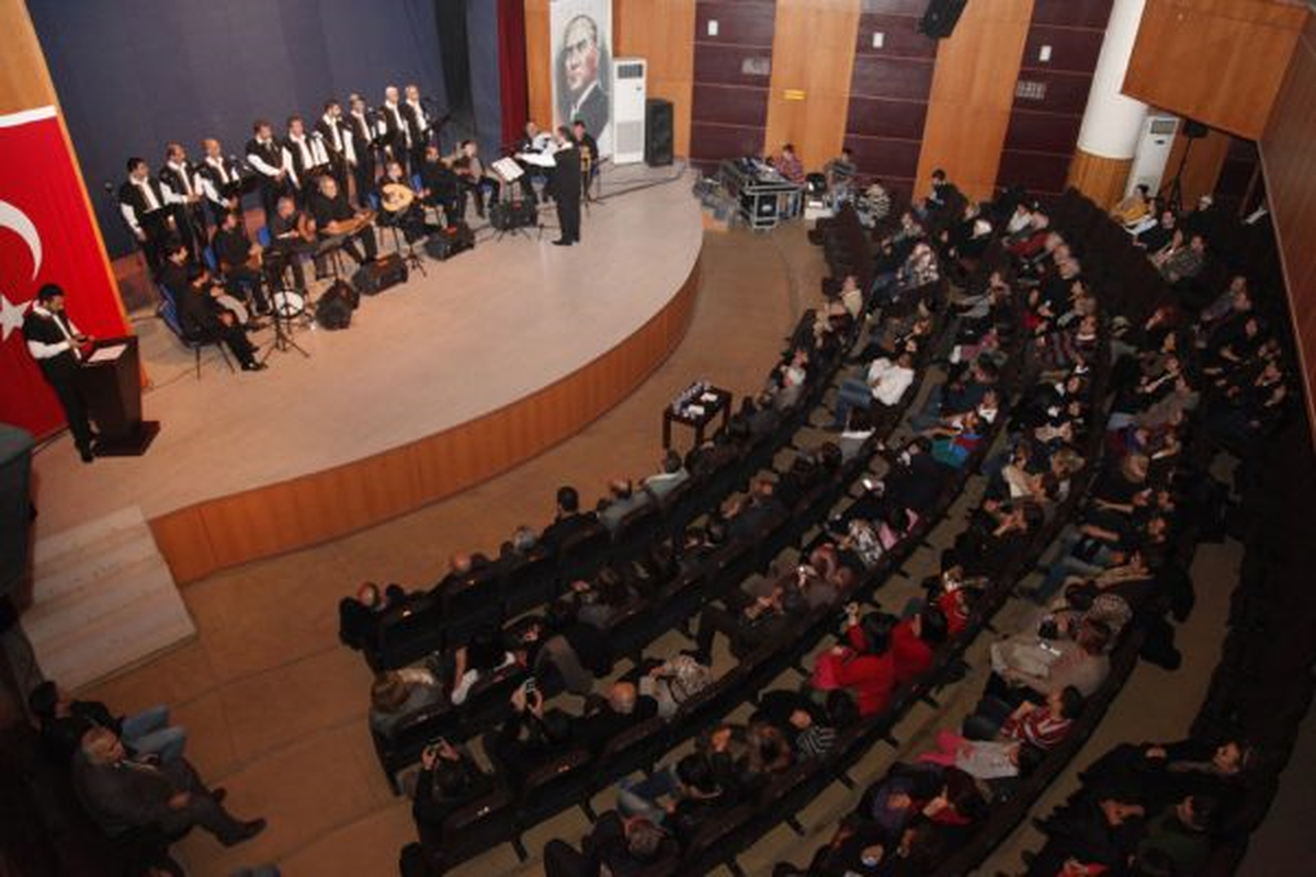 Tasavvuf Müziği Korosu Mest Etti